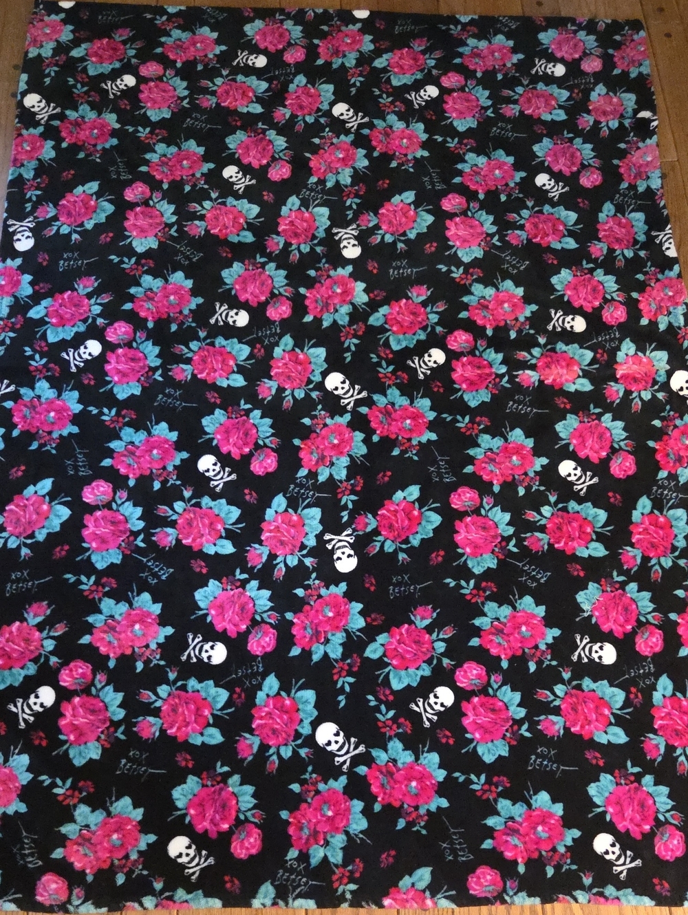 Betsey Johnson Black Skull Print Throw Blanket